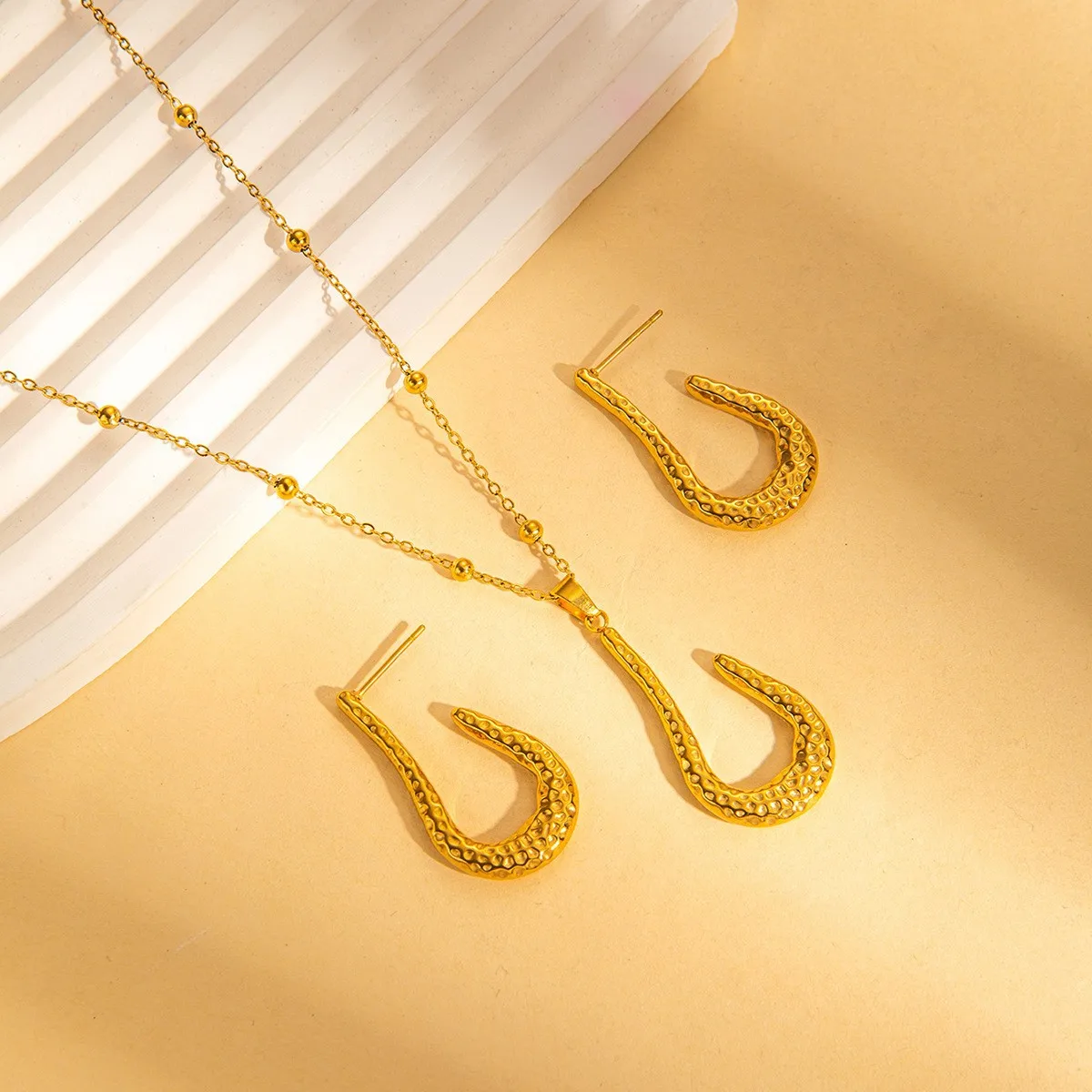 U Shape Hammered Titanium Steel Jewelry Set For Women In Sim ...